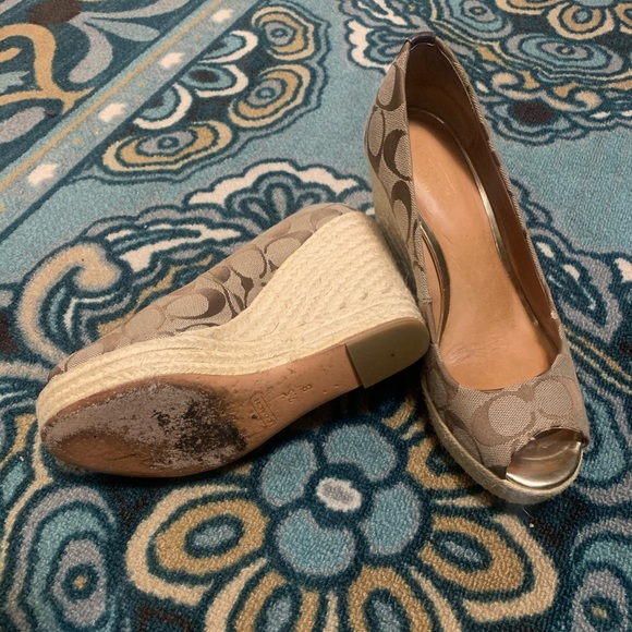 Coach Wegde - Picture 3 of 5